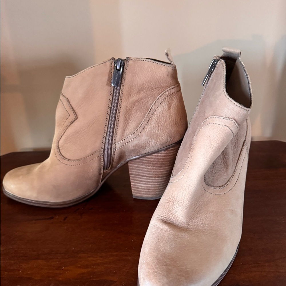 Vince Camuto Hartin Leather Ankle Boots in Taupe Tan with a Blockheel - Picture 6 of 11